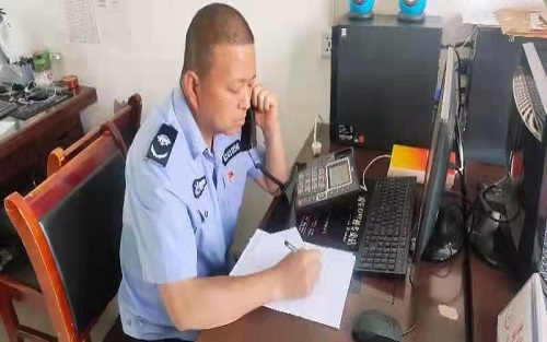 接听报案电话.jpg